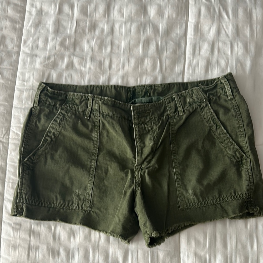 American Eagle Outfitters Green Cargo Shorts with Classic Design